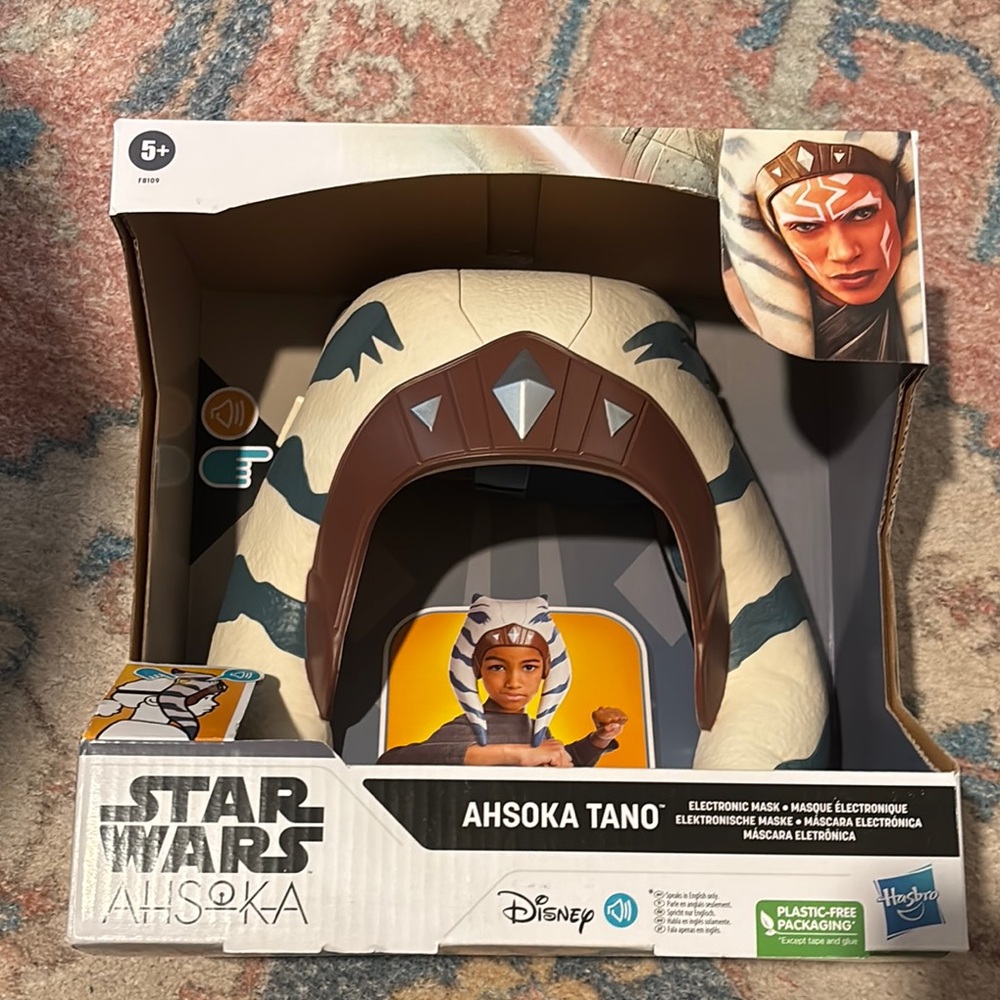 Hasbro Star Wars Ahsoka Tano Electronic Mask - Brown and White